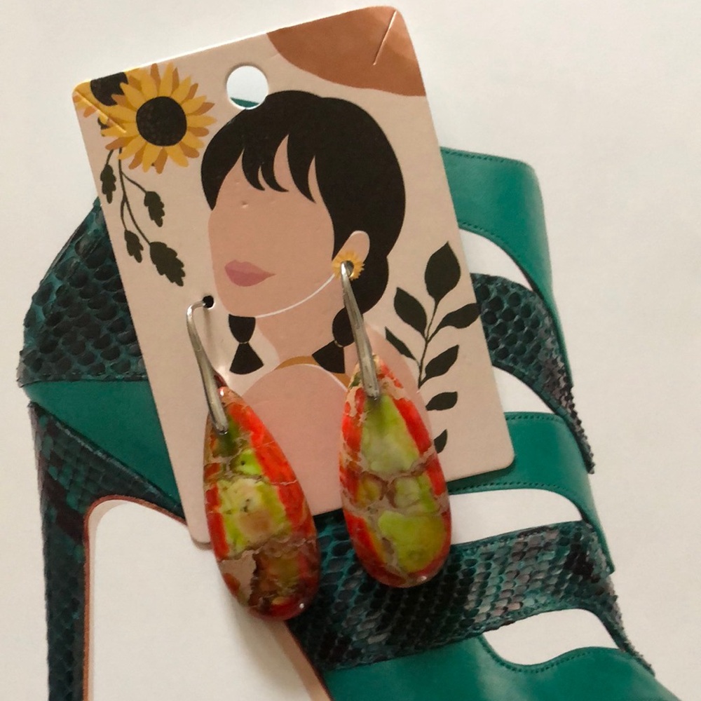 Beautiful Boutique pierced earrings. NWOT